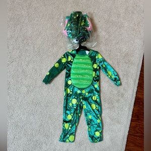 New- never worn. 2T/3T crocodile costume. Glows in the dark